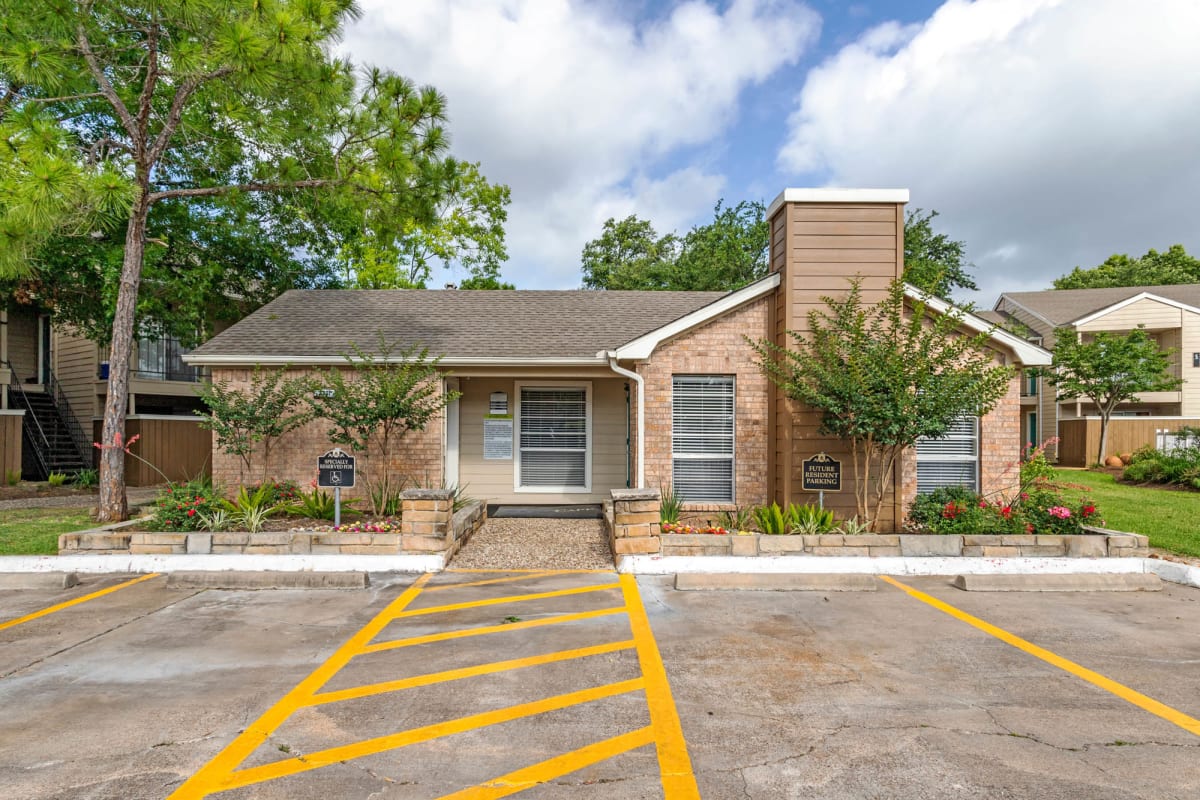 Apartments & Townhomes for Rent in Bryan, TX Riverstone
